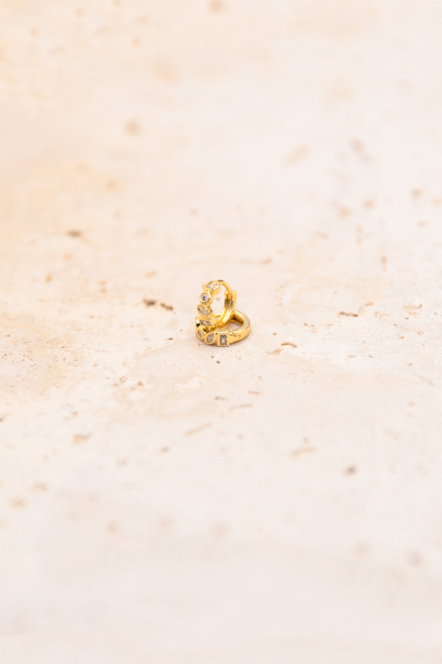 Zoé Huggie Earrings - Gold - Diamond