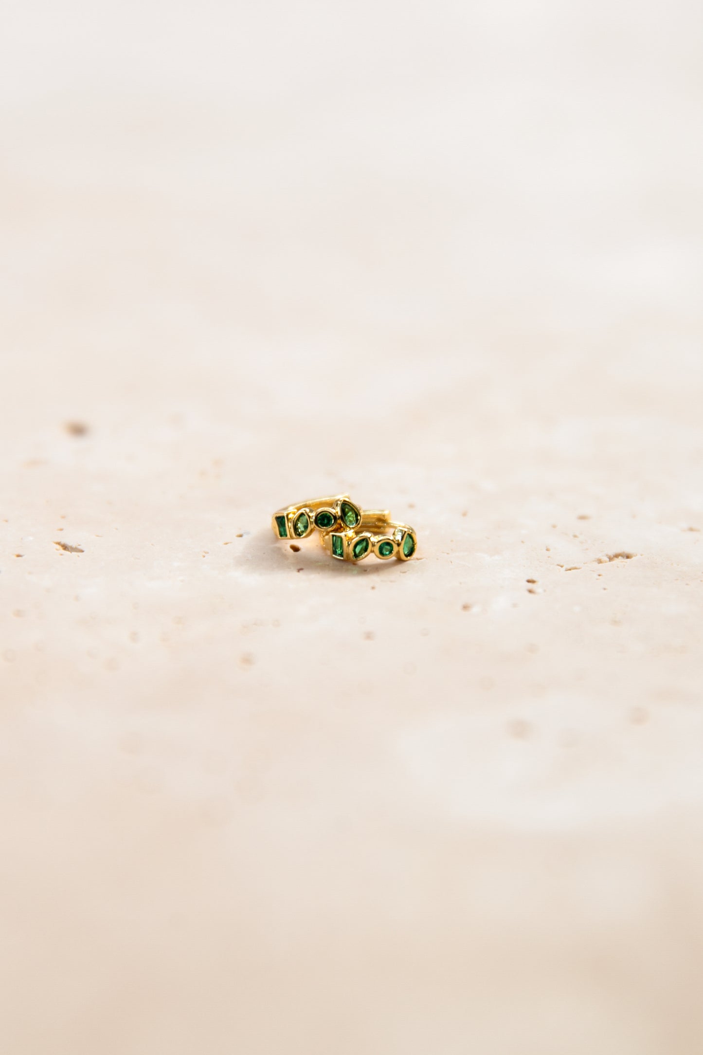 Zoé Huggie Earrings - Gold - Emerald