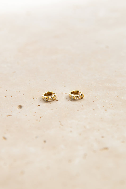 Zoé Huggie Earrings - Gold - Diamond