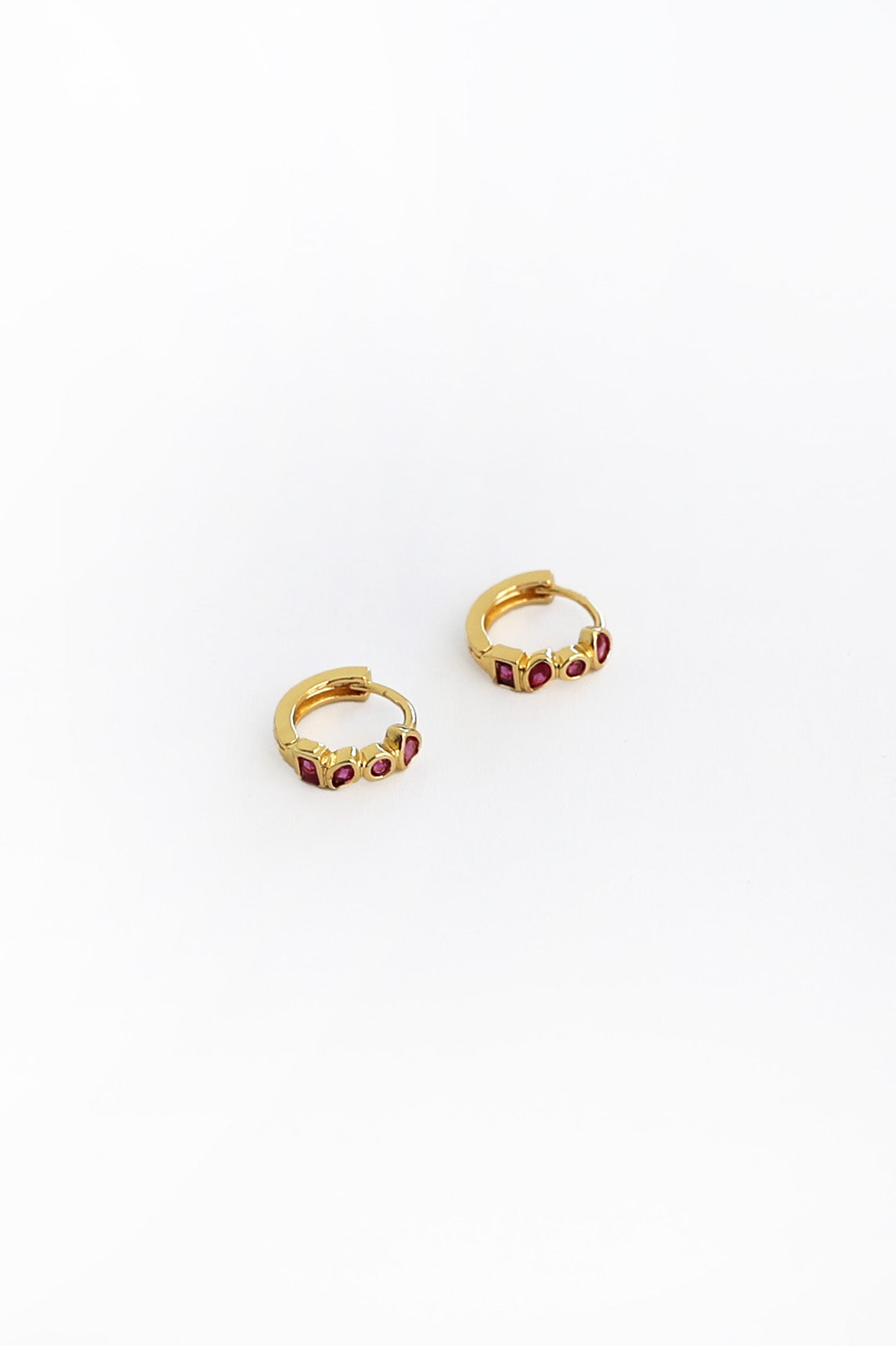 Zoé Huggie Earrings - Gold - Fuchsia
