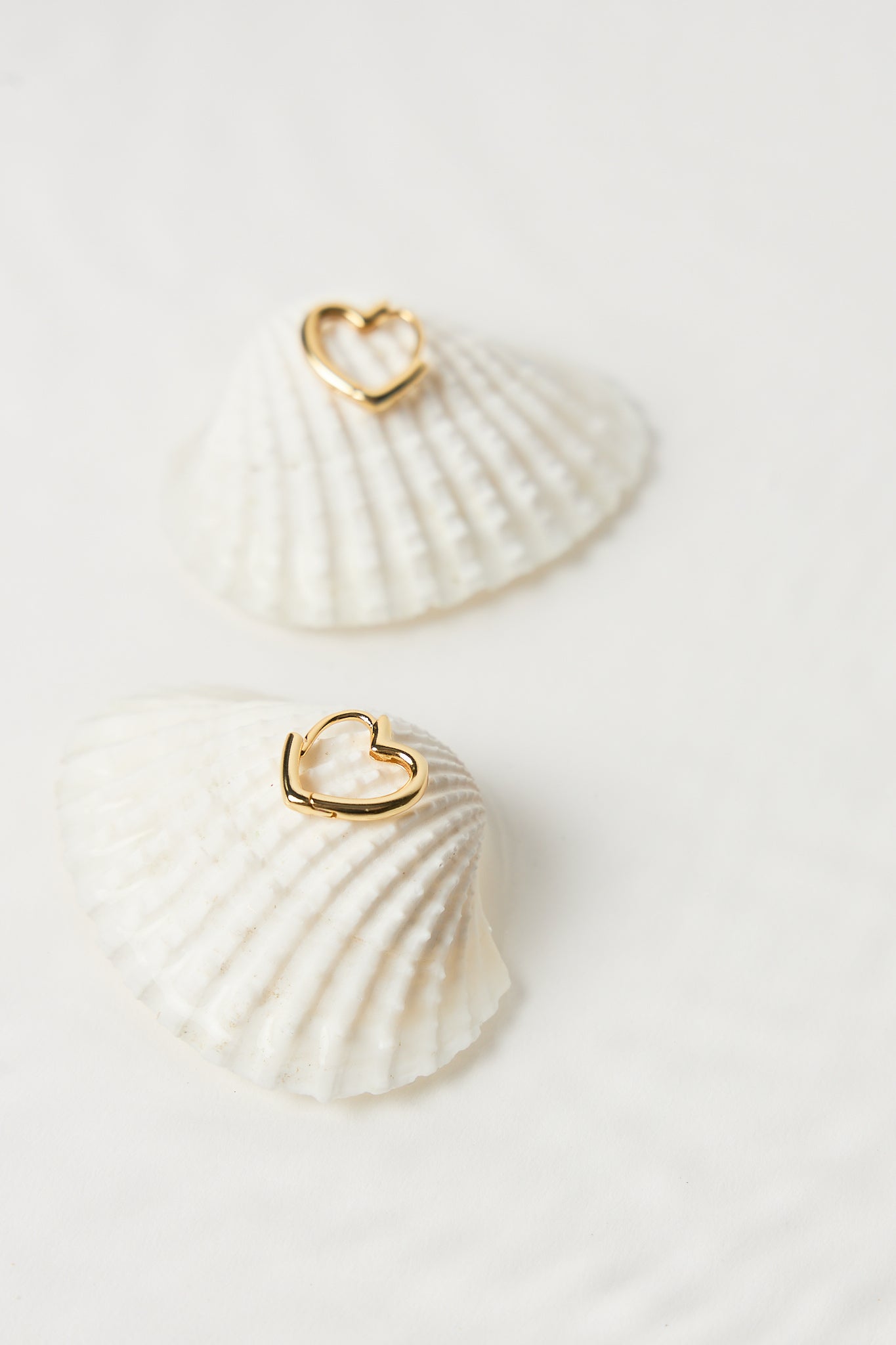 Lover Sleeper Earrings - Gold