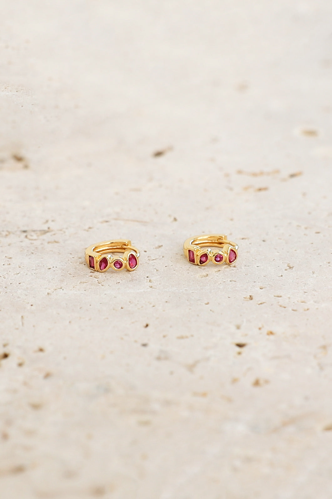 Zoé Huggie Earrings - Gold - Fuchsia